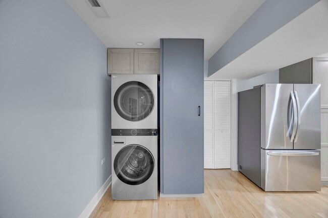 Building Photo - 2046 W Moffat St