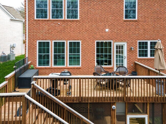 Building Photo - **UPDATED BRENTWOOD HOME THAT DOESN'T FEEL LIKE A RENTAL**