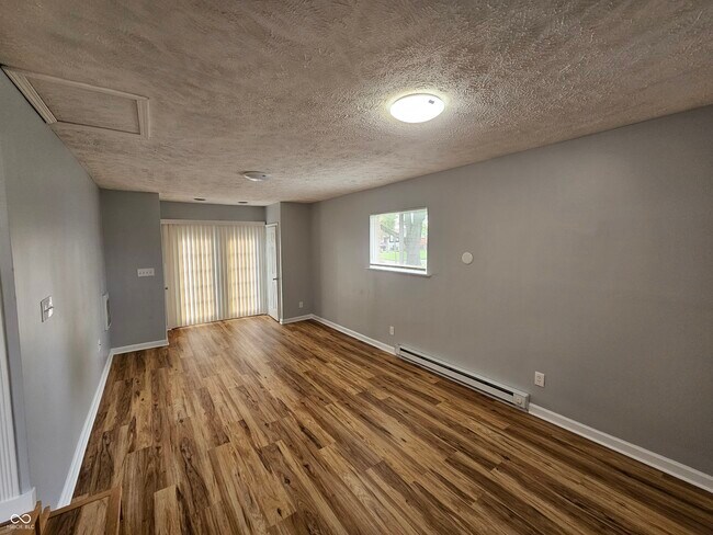Building Photo - 748 Maple Ln
