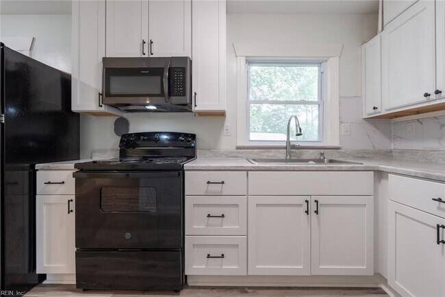 Building Photo - 314 Mohican Dr