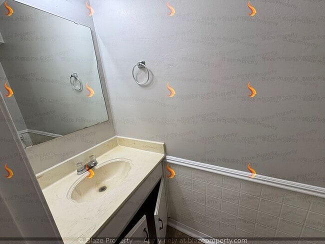 Building Photo - NOW LEASING : 3 Bed 2.5 Bath Townhouses
