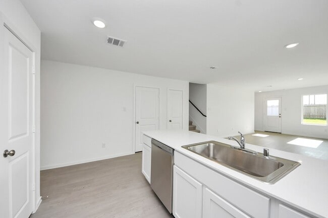 Building Photo - 25524 Roy Rogers Rd