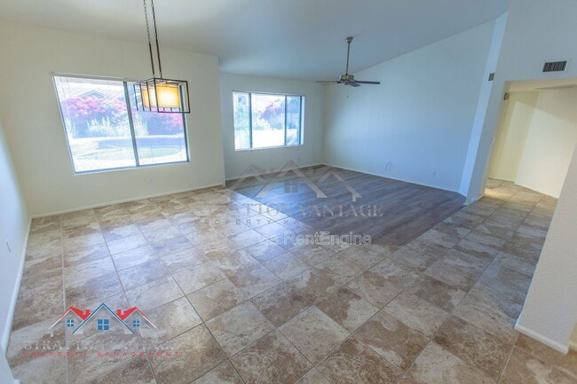 Building Photo - 5513 E Terry Dr