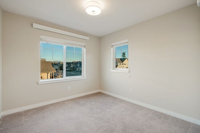 Building Photo - 700 Springside Ln