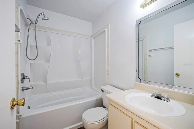 Building Photo - 646 Kenwick Cir