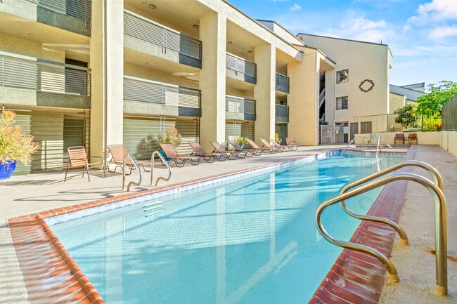 Building Photo - 64 N Mar Vista Ave