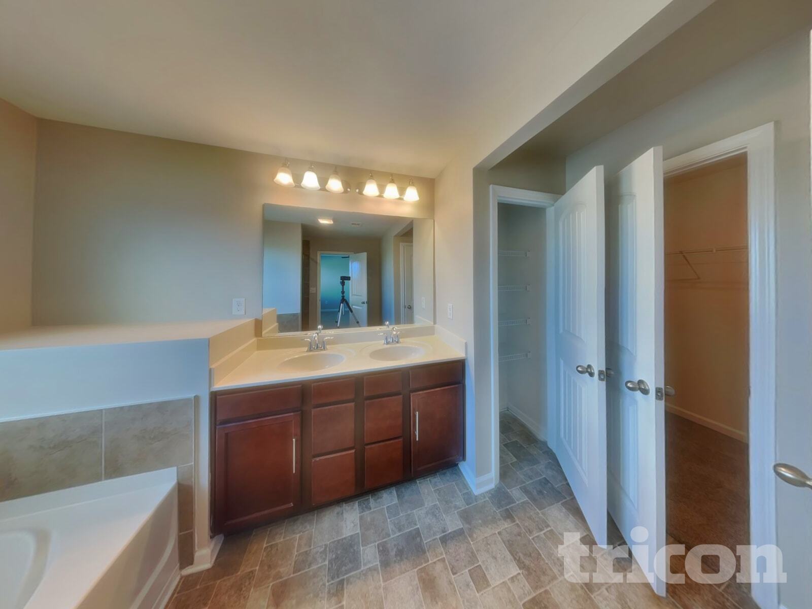 Building Photo - 3380 Baylor Cir