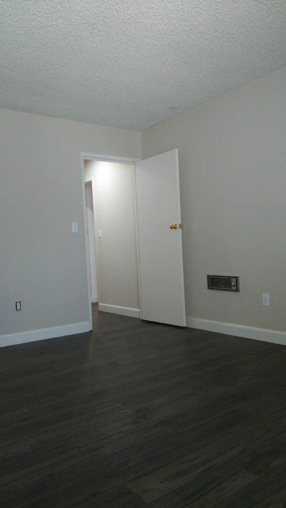 Building Photo - 1000 W MacArthur Blvd