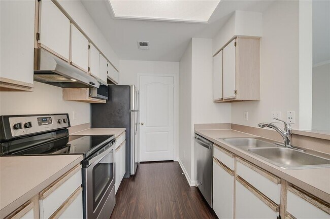 Building Photo - 6000-20 Shepherd Mountain Cove
