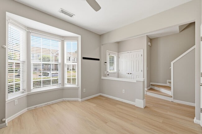 Building Photo - 3221 Mannington Dr