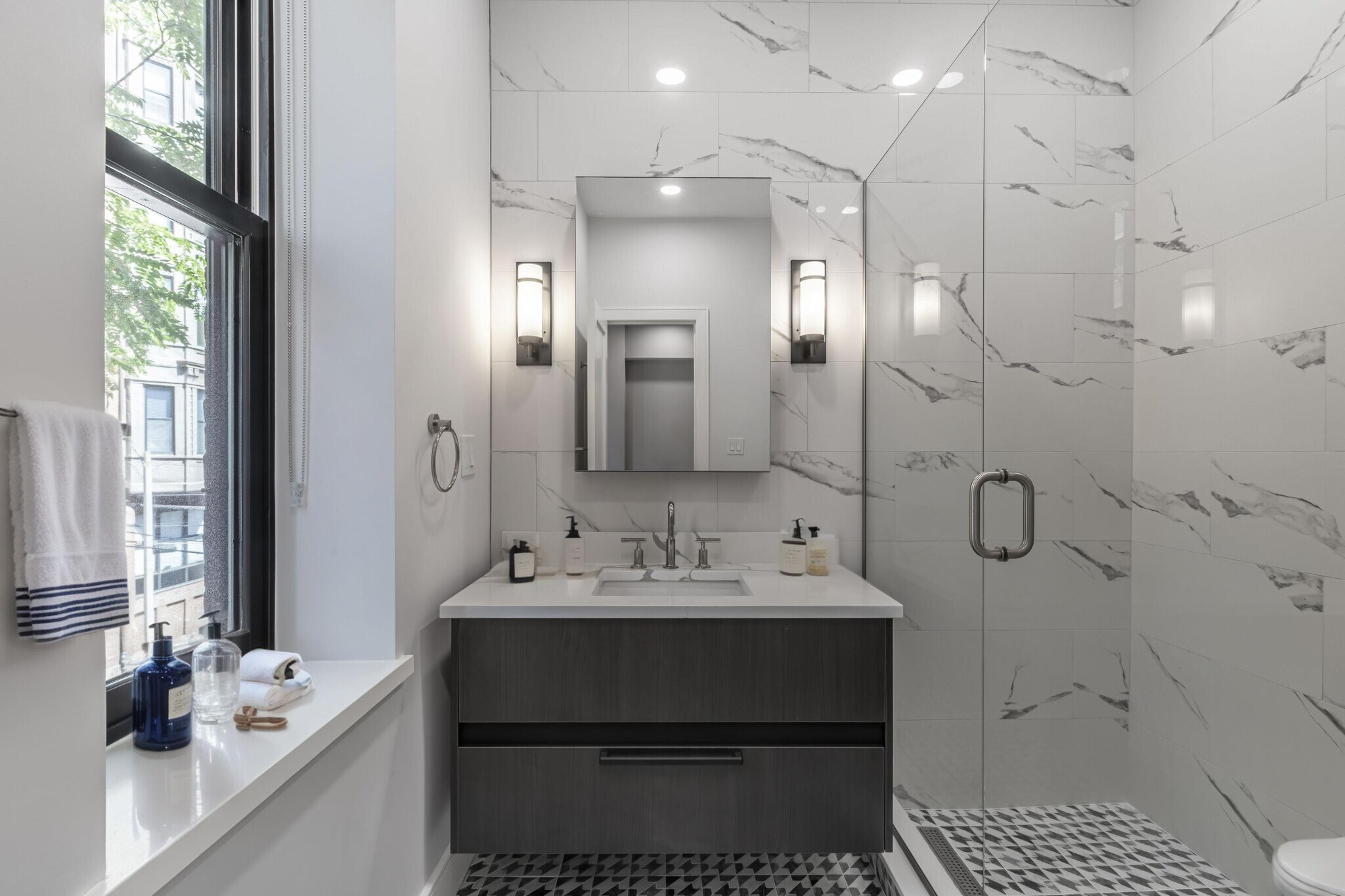 Building Photo - 169 Newbury St