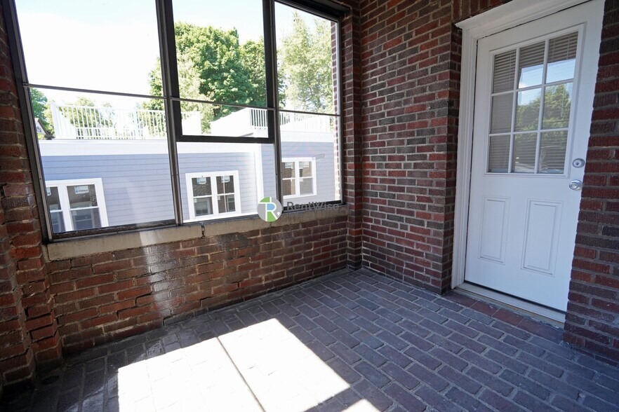 Building Photo - 19 Vinal St