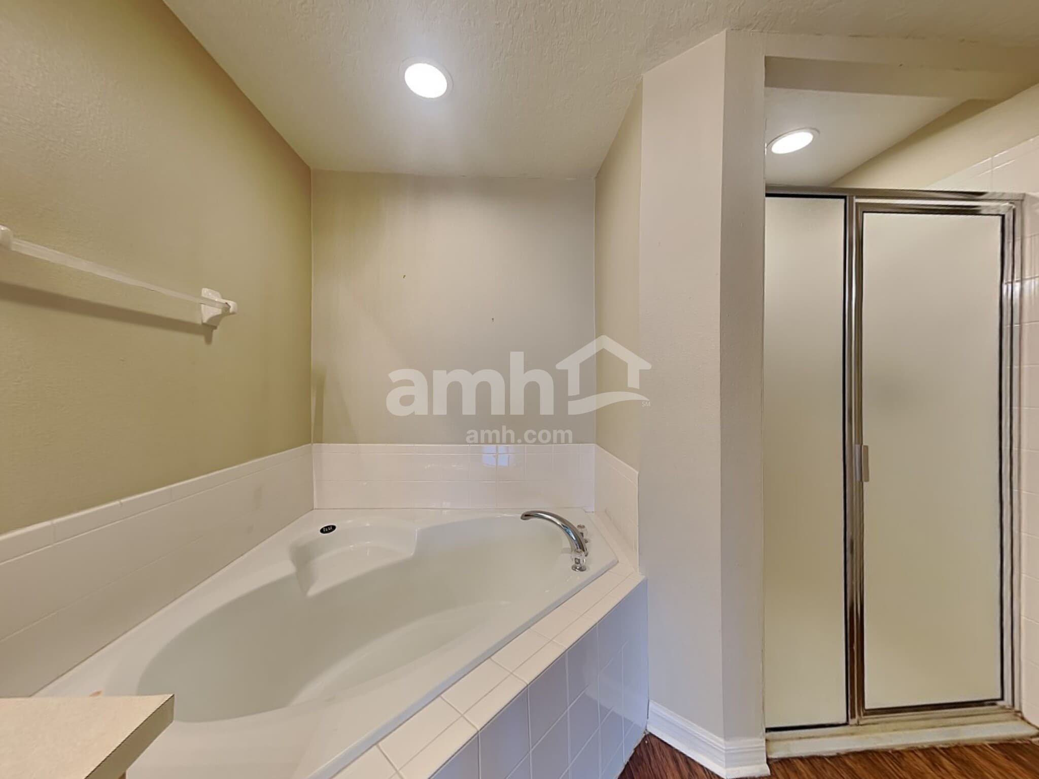 Building Photo - 315 Colony Ct