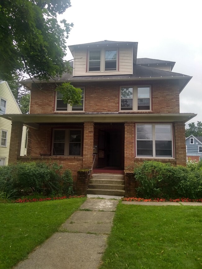 Building Photo - 606 S Allen St