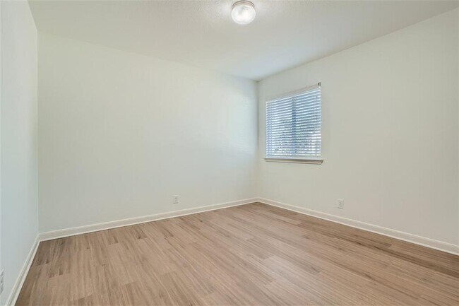 Building Photo - 1909 Ripple Creek Ct