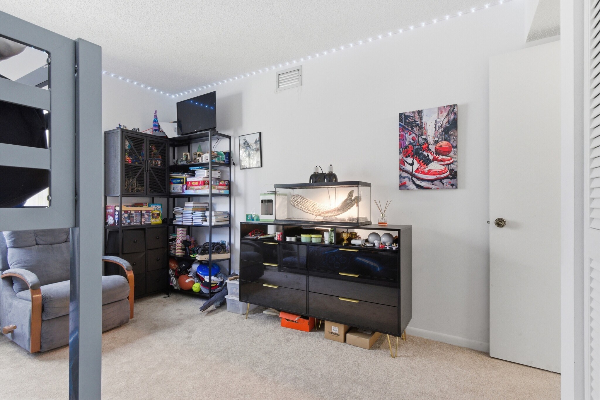 Building Photo - 1628 Clower Creek Dr