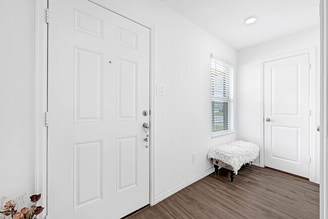 Building Photo - 18122 Rockvine Dr