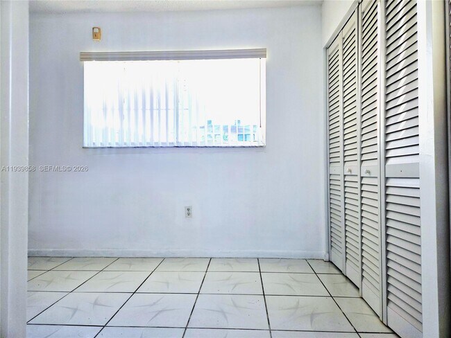 Building Photo - 1100 SW 104th Ct