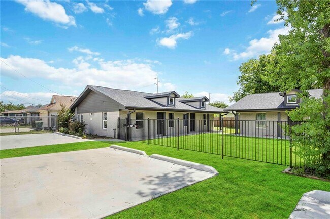 Primary Photo - 8215 Lawler St