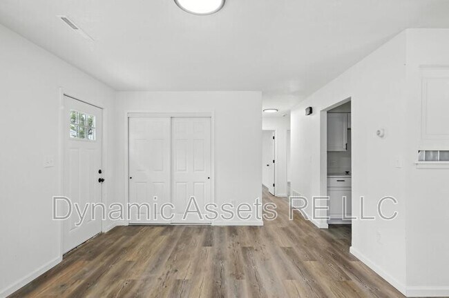 Building Photo - 509 E Jefferson St