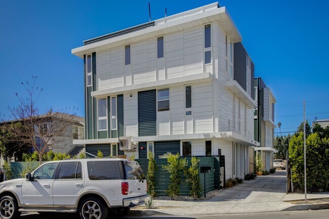 Building Photo - 837 N Kingsley Dr