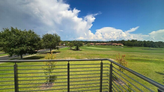 Building Photo - Beautiful and Modern 4 bed 3.5 Bath Townho...