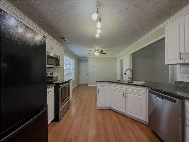 Building Photo - 593 Red Tip Ln