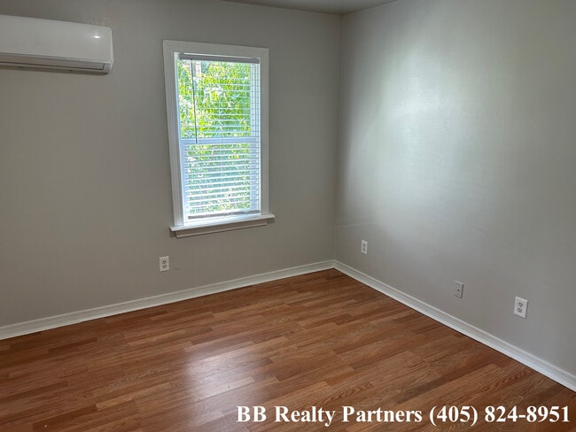 Building Photo - 1404 S Knoxville Ave