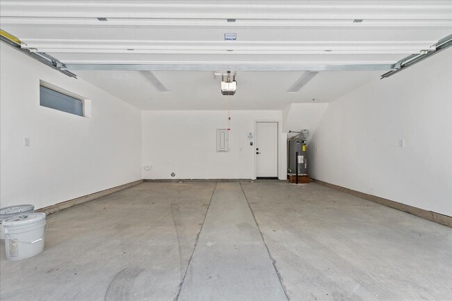 Building Photo - BRAND NEW 3 bed 3.5 bath townhouse