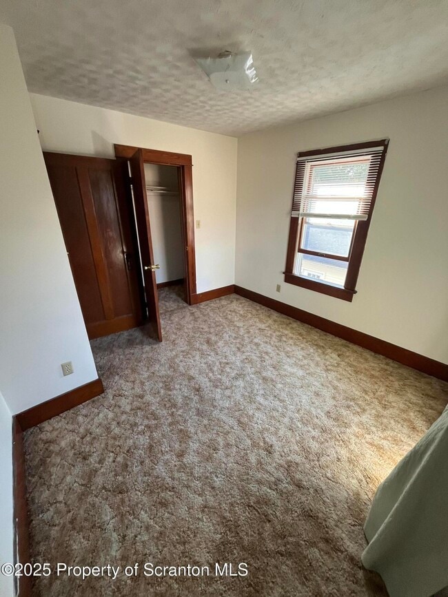 Building Photo - 314 Sunnyside Ave