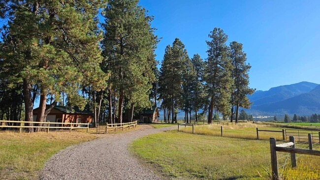 Building Photo - Beautiful cabin with privacy fully furnished