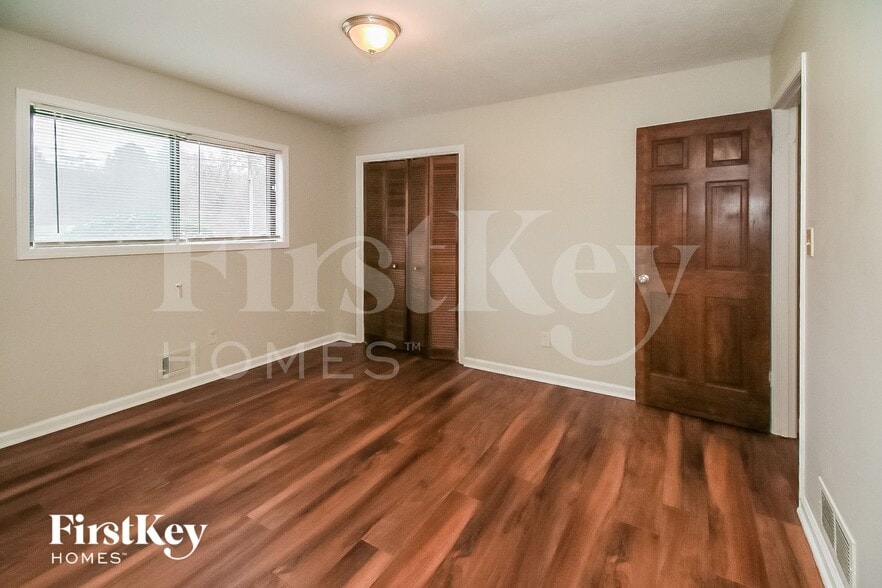 Building Photo - 1592 Envoy Pl