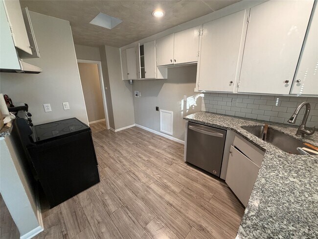 Building Photo - 7626 Rhobell St