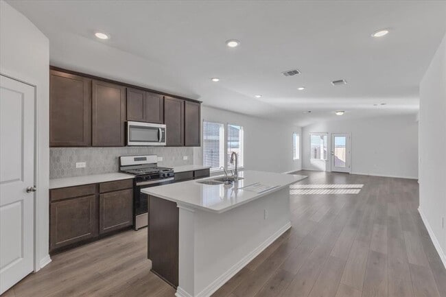 Building Photo - 5020 Hazelnut Ln