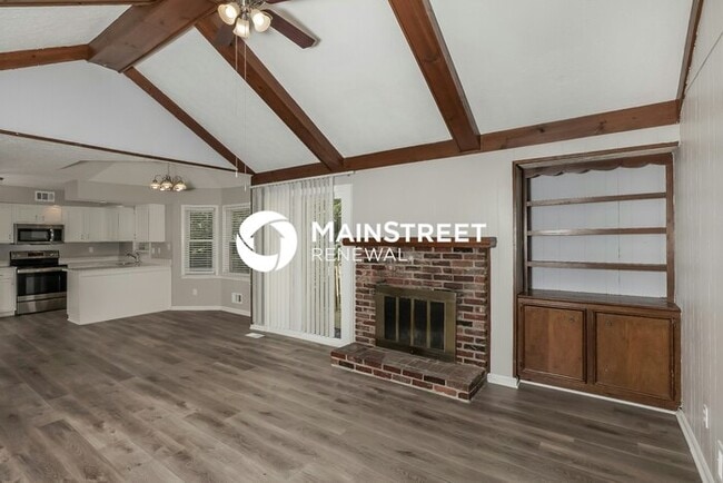 Building Photo - 4 Bedroom Pet-Friendly Home in Louisville, KY with Main Street Renewal