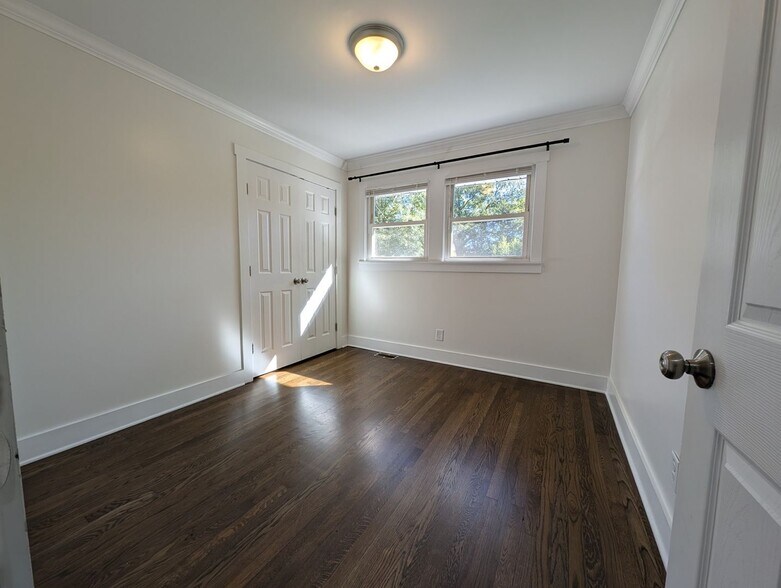 Building Photo - 1801 Kennesaw Dr