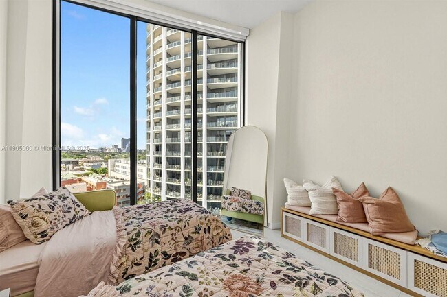 Building Photo - 2821 S Bayshore Dr