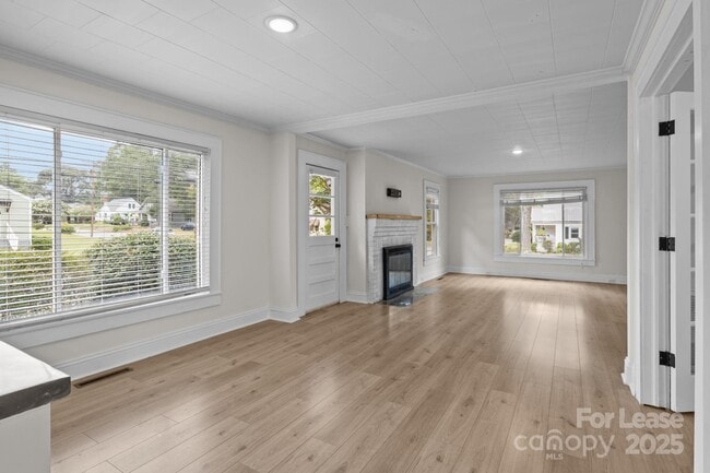 Building Photo - 765 N Church St