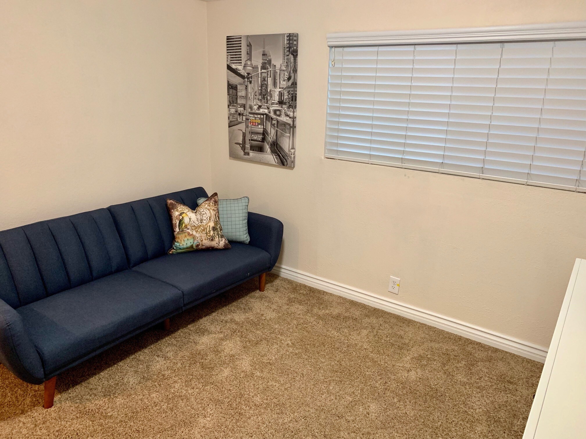 Building Photo - 565 S Royal Crest Cir