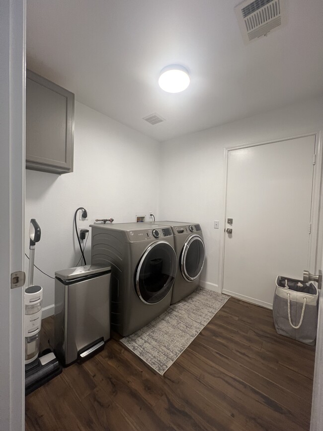 Laundry room - 11908 Lima Dr