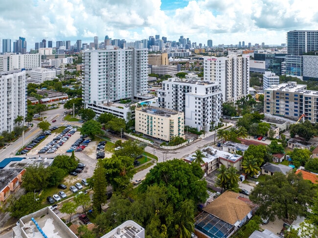 1498 NW 15th St Miami, FL 33125 - Tropical Point Condominium