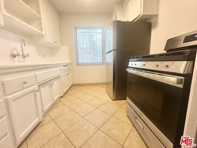 Building Photo - 8360 Blackburn Ave