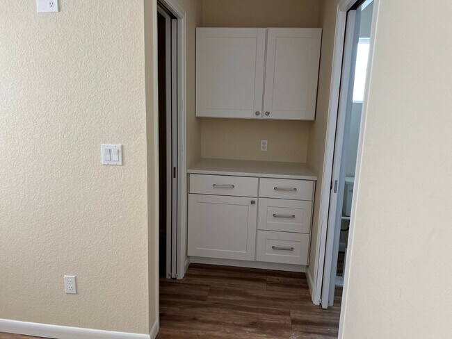 Building Photo - Charming 1BR House in Lakewood