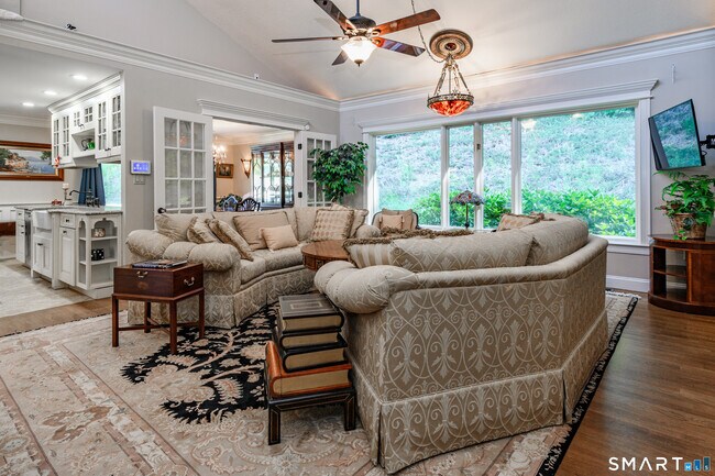 Building Photo - 2 Bramble Bush