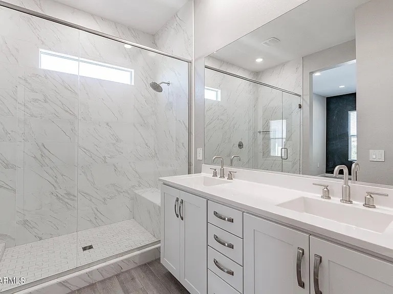 Building Photo - 4864 E Village Dr