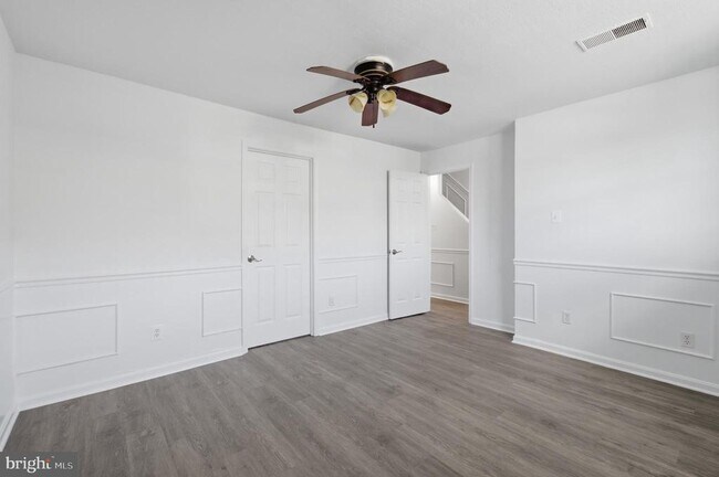 Building Photo - 46601 Carriage Ct