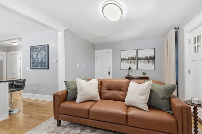Building Photo - Furnished 3-Bedroom, 2-Bath Apartment in North Buffalo
