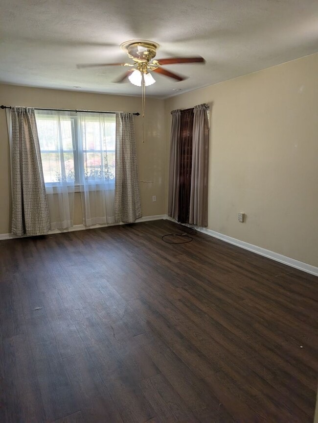 Building Photo - Fifth Ave/ Seventh St