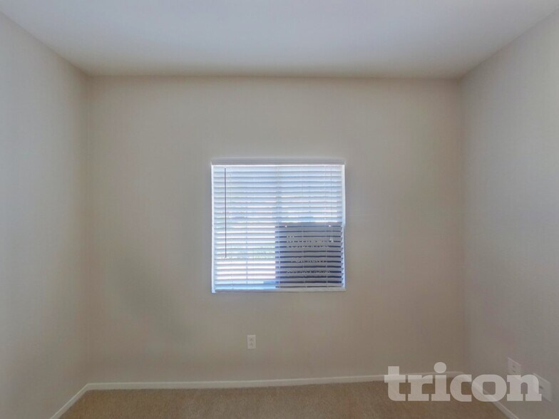 Building Photo - 4123 Farmdale Ave