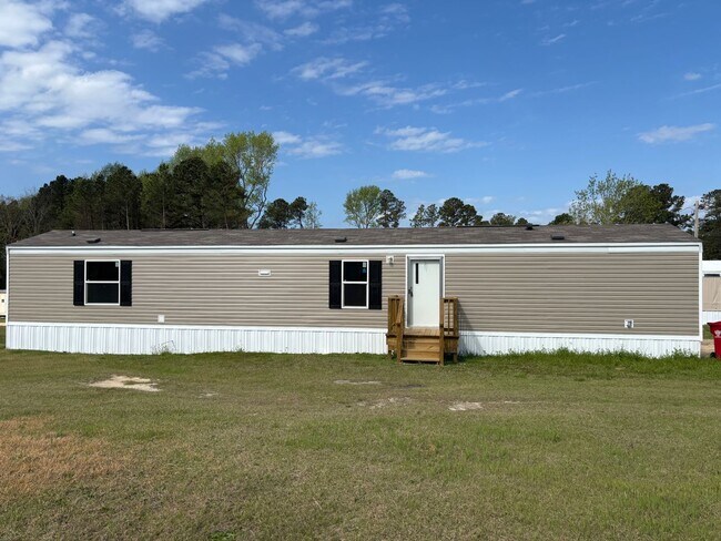 Building Photo - BRAND NEW 3 BED, 2 BATH MOBILE HOME IN PARK LOCATED IN EAGLE SPRINGS